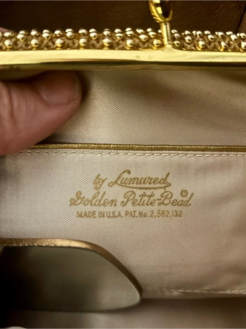 Lumured sparkling gold